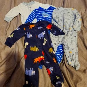 Carter's Sleep and Plays size 6 month